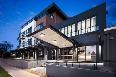 Quality Hotel Lakeside - QLD Tourism 1