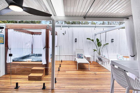Private Outdoor Spa, Fire Pit - THE RETREAT COOLUM BEACH - QLD Tourism 1