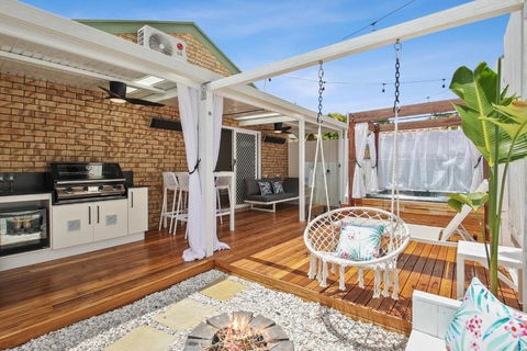 Private Outdoor Spa, Fire Pit - THE RETREAT COOLUM BEACH - QLD Tourism 2