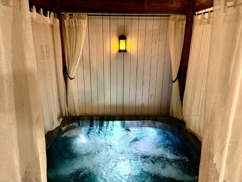 Private Outdoor Spa, Fire Pit - THE RETREAT COOLUM BEACH - QLD Tourism 0