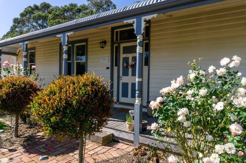Pound Hill Cottage - QLD Tourism 1