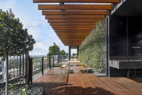 Premium Albert Park Grand Prix Apartment By Ready Set Host - Queensland Tourism 3