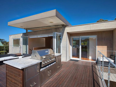 Pride And Prejudice - Queensland Tourism 3