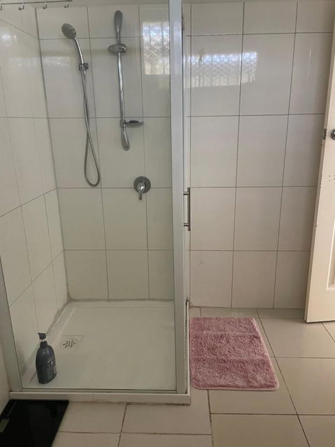 Private Room Near Melbourne Airport - QLD Tourism 3