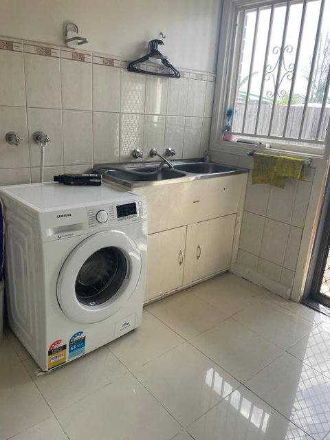Private Room Near Melbourne Airport - QLD Tourism 1