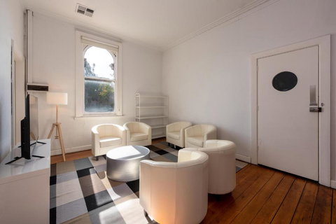 Private Unit In Heritage Building In Fitzroy North - Queensland Tourism 0