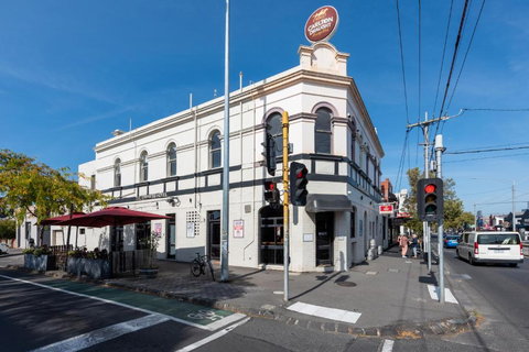 Private Unit In Heritage Building In Fitzroy North - Queensland Tourism 2