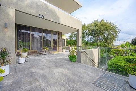Putney Luxury & Waterview & Pool Near Olympic Park - QLD Tourism 3
