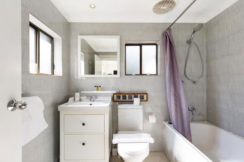 Pyrmont Self-Contained Terrace House (64 BUL) - Queensland Tourism 3