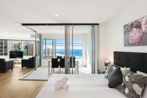 Q Tower Amazing Ocean Views 22nd Level Heated Pools Sleeps 6 - Optimise BNB - QLD Tourism 1