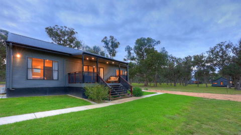 Quaffers On Storm King - QLD Tourism 0