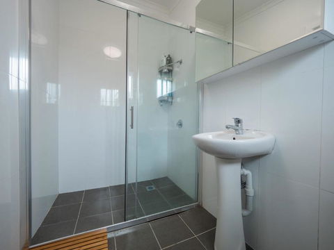 Quaint Double Or Queen Room - Mins To Stations&UNSW - Shared Bathroom - QLD Tourism 3