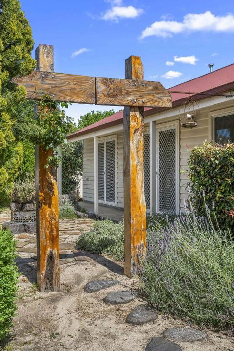 Quaint Garden Oasis With Free Parking - QLD Tourism 2