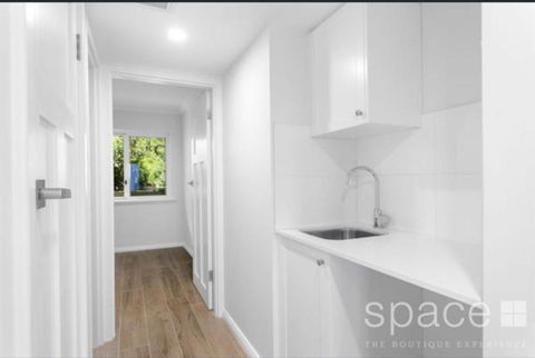 Quintessential Oceanview Apartment In Cottesloe - QLD Tourism 0