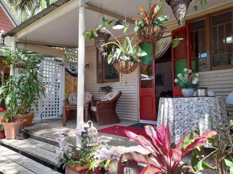 Quirky Cottage In Centre Of Maleny, Walk Everywhere - QLD Tourism 3