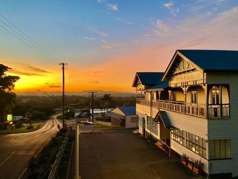 Railway Hotel - QLD Tourism 0