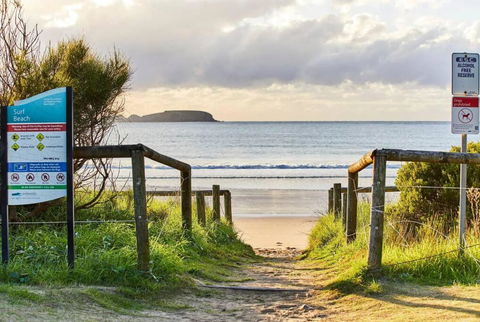 Rare Broulee Beachfront House - QLD Tourism 0