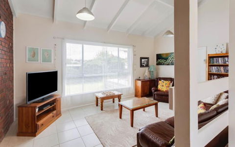 Ratties Residence 6 Carnegie St Port Ellliot - No Linen Included - QLD Tourism 1