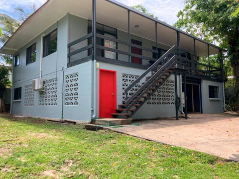 Red Door Cottage - QLD Tourism 1
