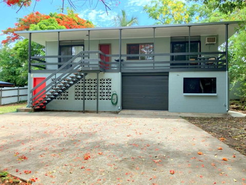 Red Door Cottage - QLD Tourism 0