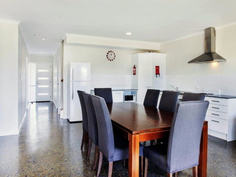 Red Door Retreat - QLD Tourism 1