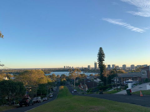 Putney Studio, Short Drive To Parklands & Olympic Park - QLD Tourism 0