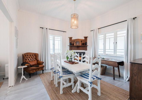 Pretty Pink Queenslander With Spectacular Views! - QLD Tourism 2