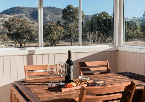 Pretty Pink Queenslander With Spectacular Views! - QLD Tourism 1