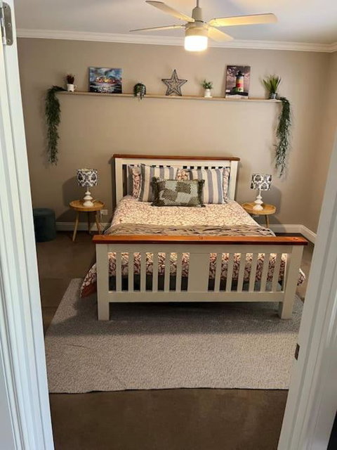 Quiet Family Retreat Getaway - Wildlife Park, Sovereign Hill, Kryall Castle And City At Your Door - Modern House, 8 Guests, 4 Bedrooms, 5 Beds - Queensland Tourism 1