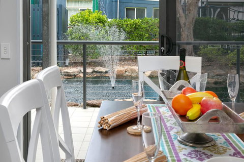 At Rita's - Queensland Tourism 1