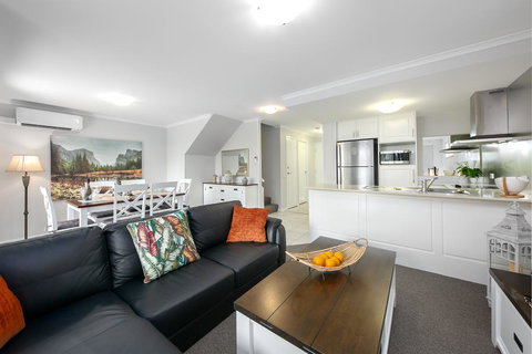 At Rita's - Queensland Tourism 3