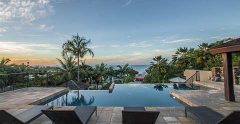 At Water's Edge Resort - Queensland Tourism 1