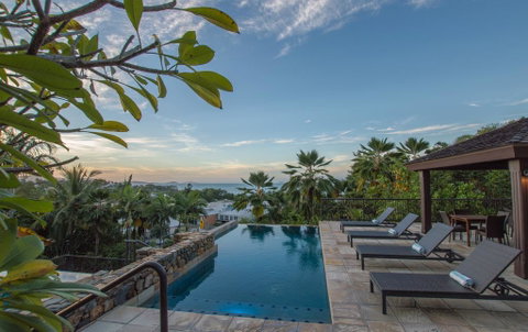 At Water's Edge Resort - Queensland Tourism 2