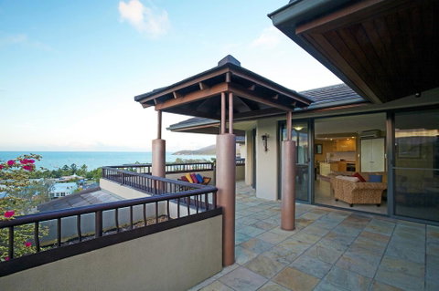 At Water's Edge Resort - Queensland Tourism 3