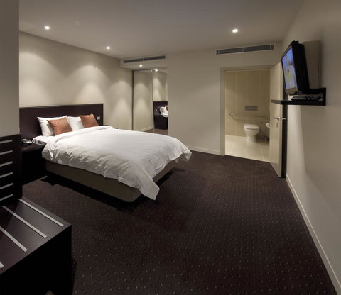 Atlantis Hotel Melbourne - Queensland Tourism 2