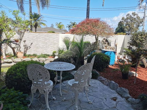 Attached Self Service Waterfront Whole Villa - Sydney - Queensland Tourism 3