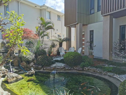 Attached Self Service Waterfront Whole Villa - Sydney - Queensland Tourism 1
