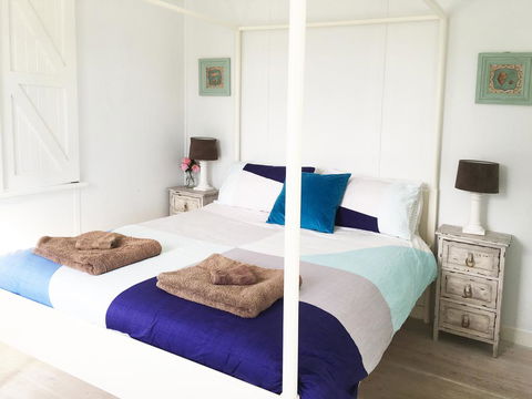 Aurora Beachfront Cottage - QLD Tourism 1