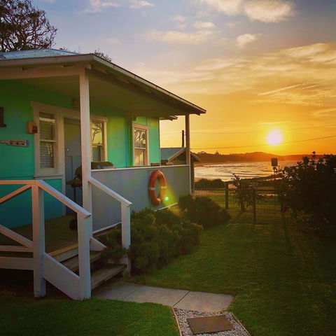 Aurora Beachfront Cottage - QLD Tourism 3