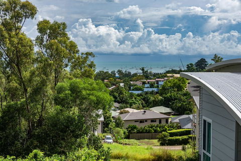 Austinmer - Cannonvale - QLD Tourism 2