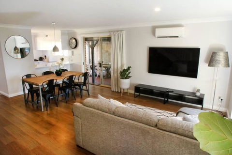 Austinmer On The Beach - QLD Tourism 1