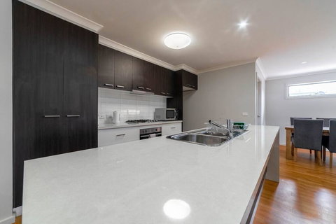 Averys Retreat - QLD Tourism 3