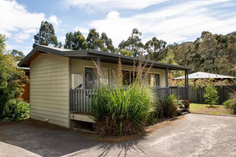 Awonga Cottages - QLD Tourism 3