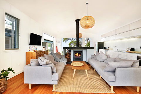 Ayana Beach House - Pet Friendly - Opposite Beach - QLD Tourism 0
