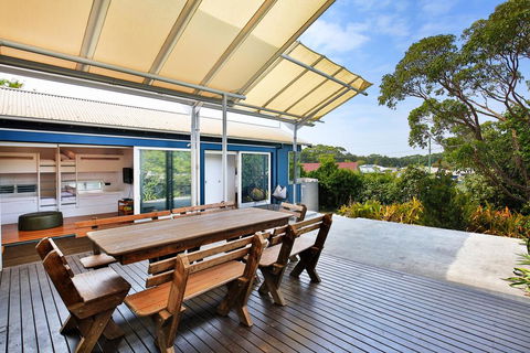 Ayana Beach House - Pet Friendly - Opposite Beach - QLD Tourism 3