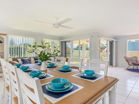 Azure Waters - Perfectly Positioned With Ocean Views - QLD Tourism 2