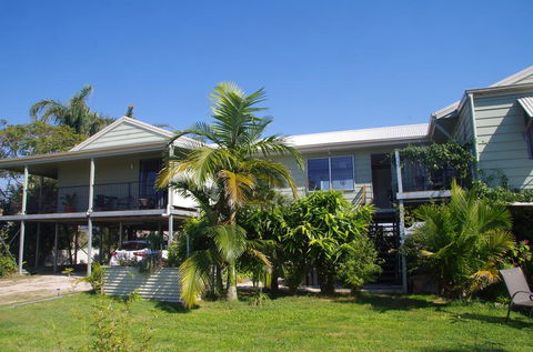 B&B Squeakygate Retreat - QLD Tourism 0