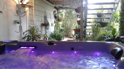B&B Squeakygate Retreat - QLD Tourism 1