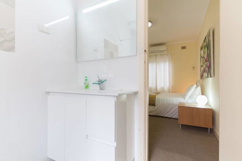 B5 Close To Nedlands, Cafes, Swan River, SCGH & UWA - QLD Tourism 2