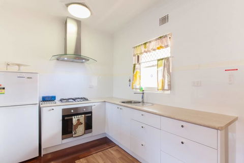B8 Cafes, Resturants, UWA Close To SCGH - QLD Tourism 2